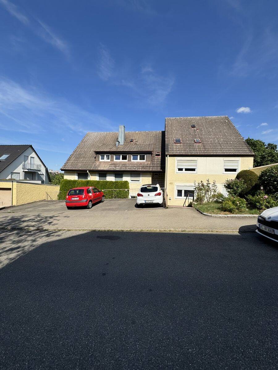 Sonnige 2,5 Zimmer Dachgeschosswohnung mit Balkon, 70599 Stuttgart