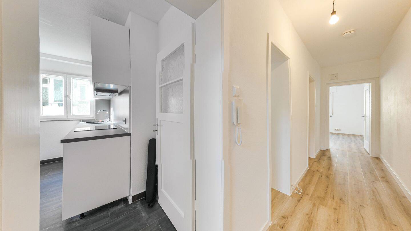 Frisch renoviert & zentral gelegen: Traumwohnung mit Balkon in Stuttgart-West, 70193 Stuttgart (Nord West)
