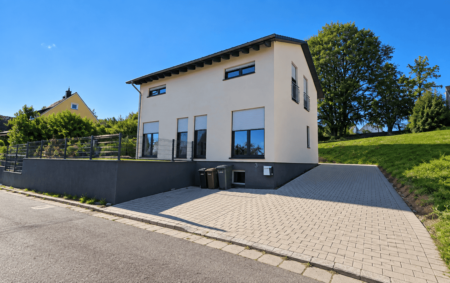 Modernes Wohnglück mit traumhaftem Garten und Panoramablick, 91729 Haundorf