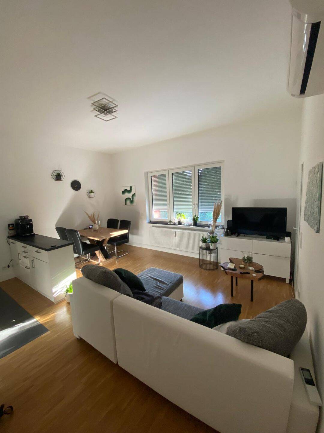 Charmante Zweizimmerwohnung mit eigenem Bad in top Lage, 50935 Köln (Lindenthal Junkersdorf Sülz)
