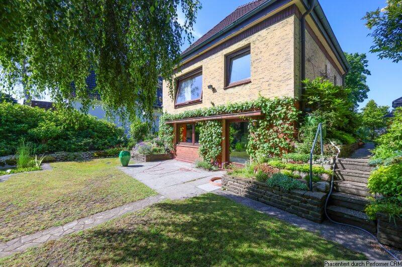 Kleines sanierungsbedürftiges Einfamilienhaus auf schönem Grundstück in ruhiger Wohnstraße, 22547 Hamburg (Altona Bahrenfeld Eidelstedt Lurup)