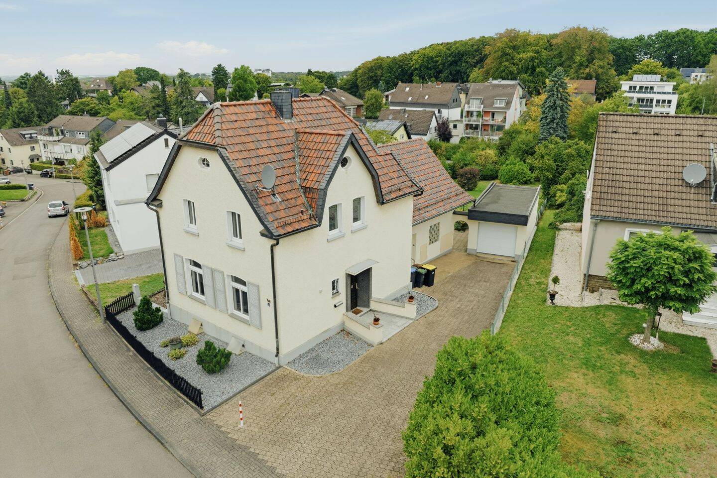 Charmanter Altbau mitten in Bergisch Gladbach-Sand auf parkähnlichem Grundstück, 51465 Bergisch Gladbach