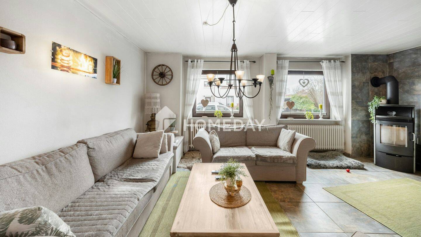 Altbau-Charme & moderne Lebensqualität: stetig modernisierte Doppelhaushälfte mit Garten | Nordenham, 26954 Nordenham