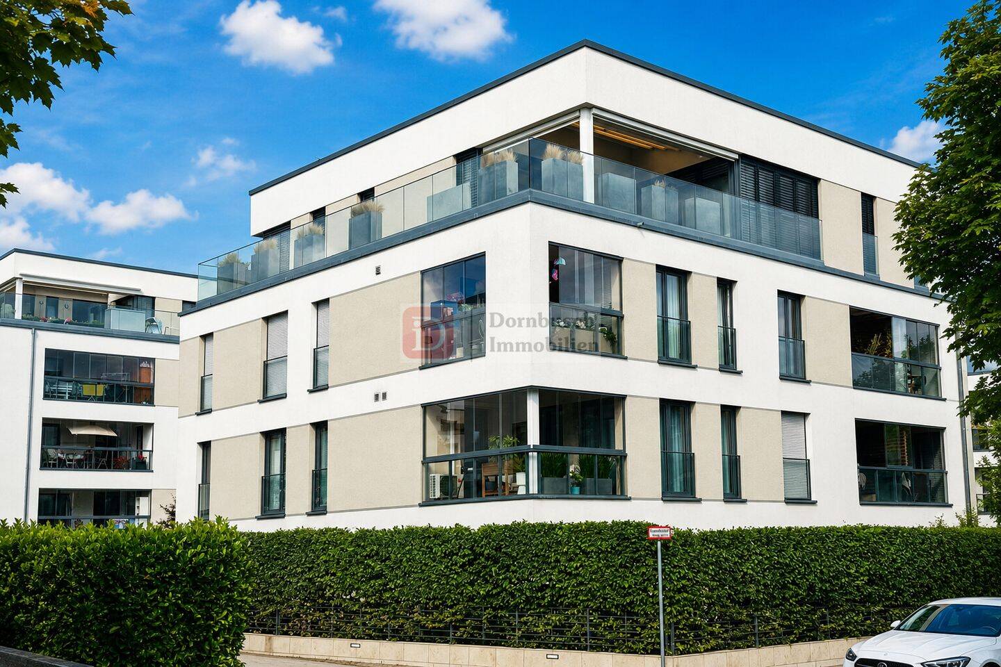 Top!! Großzügige 4-Zimmer-Wohnung mit Wintergarten und Tiefgaragenstellplatz, 60439 Frankfurt am Main (Heddernheim Kalbach Niederursel Praunheim)
