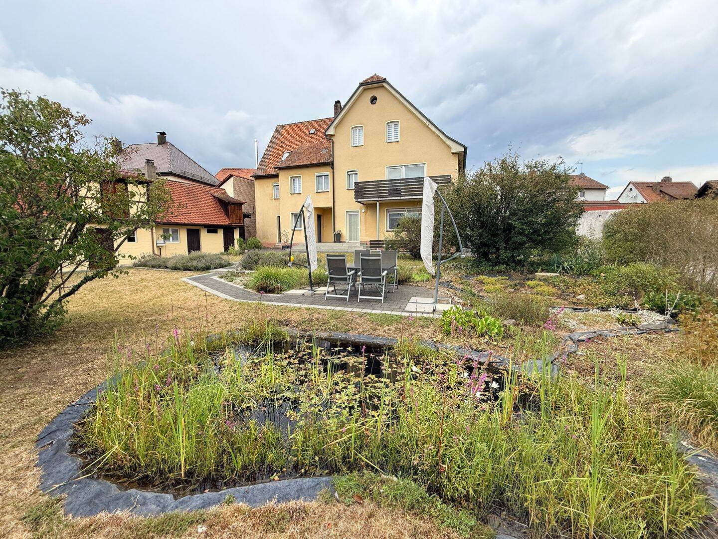 Großes Einfamilienhaus mit Ausbaureserve und weiterem Bauplatz im großen Garten, 90607 Rückersdorf