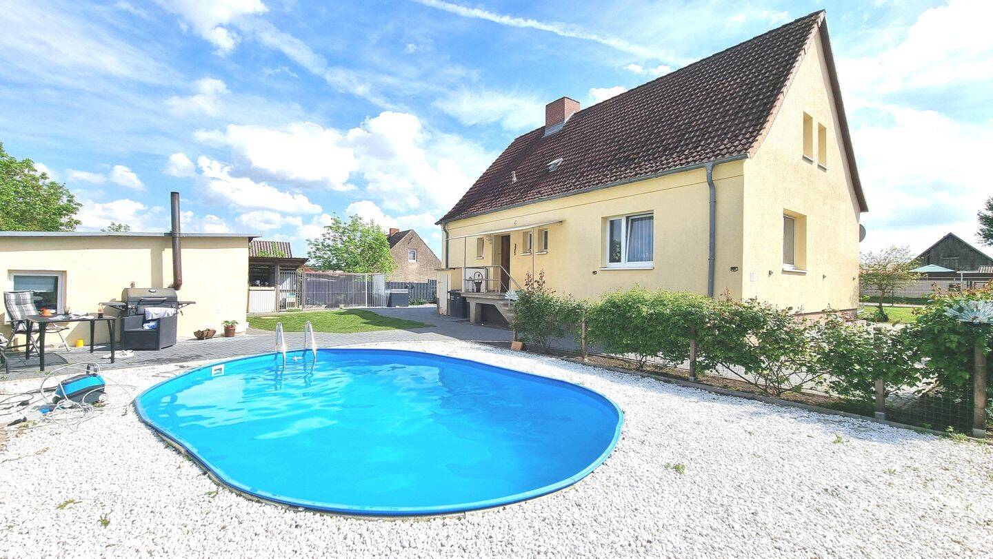***Gepflegtes Einfamilienhaus mit ca.1.014 m² GST , Pool, Garage, Hühnerstall, Gemüsegarten ca. 11 km von Demmin***, 17111 Utzedel
