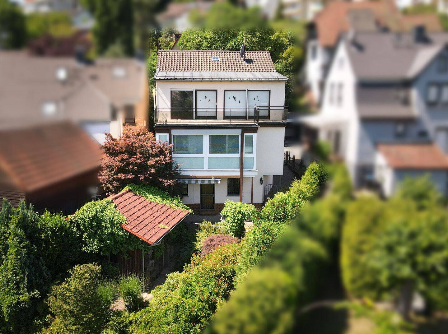 Einfamilienhaus, top gepflegt mit traumhaftem Blick über Erbach und tollem Garten – Ihre Chance!, 64711 Erbach