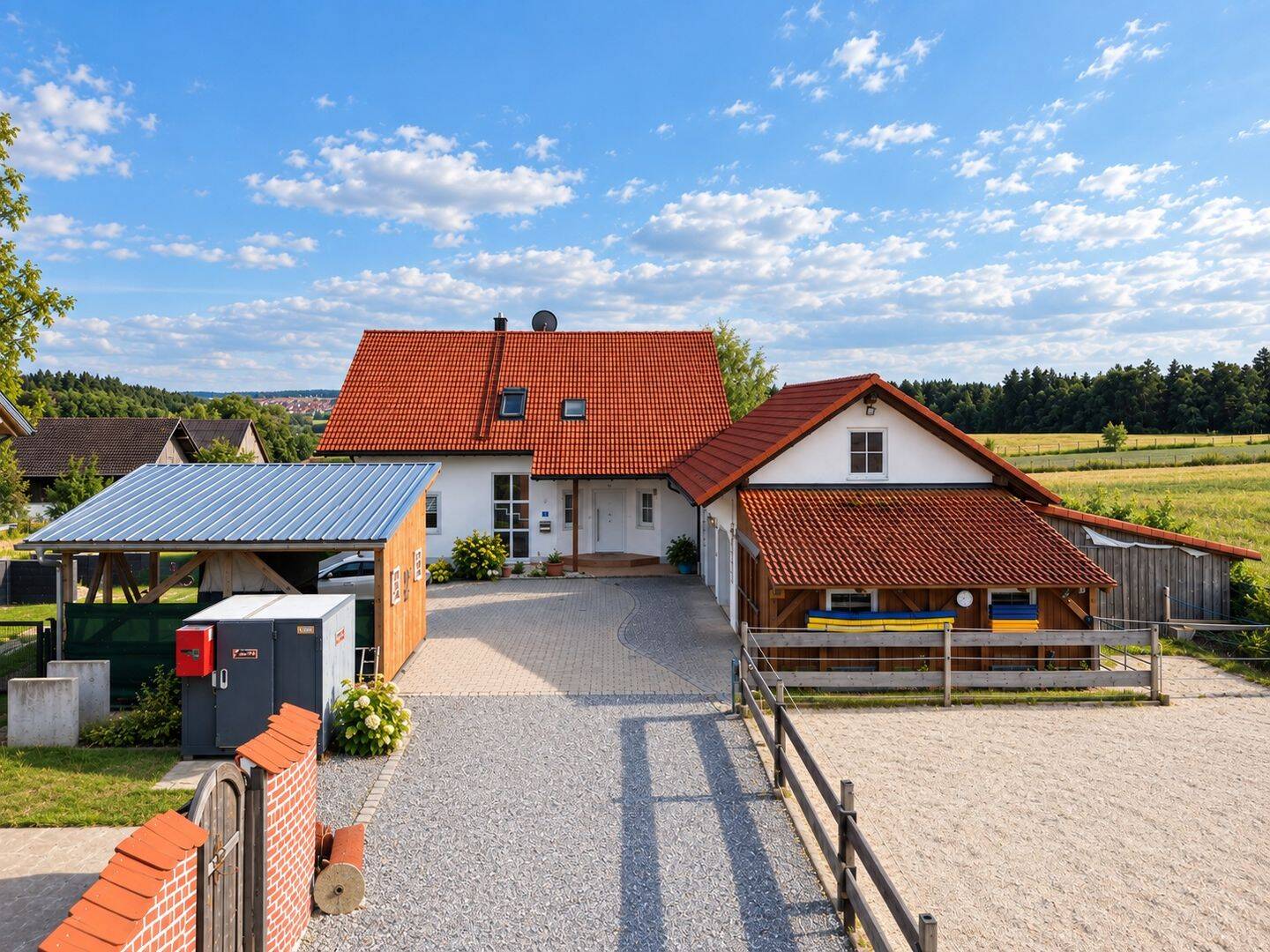 Charmantes Einfamilienhaus in ruhiger Lage mit Stall und eigener Pferdekoppel, 84163 Marklkofen