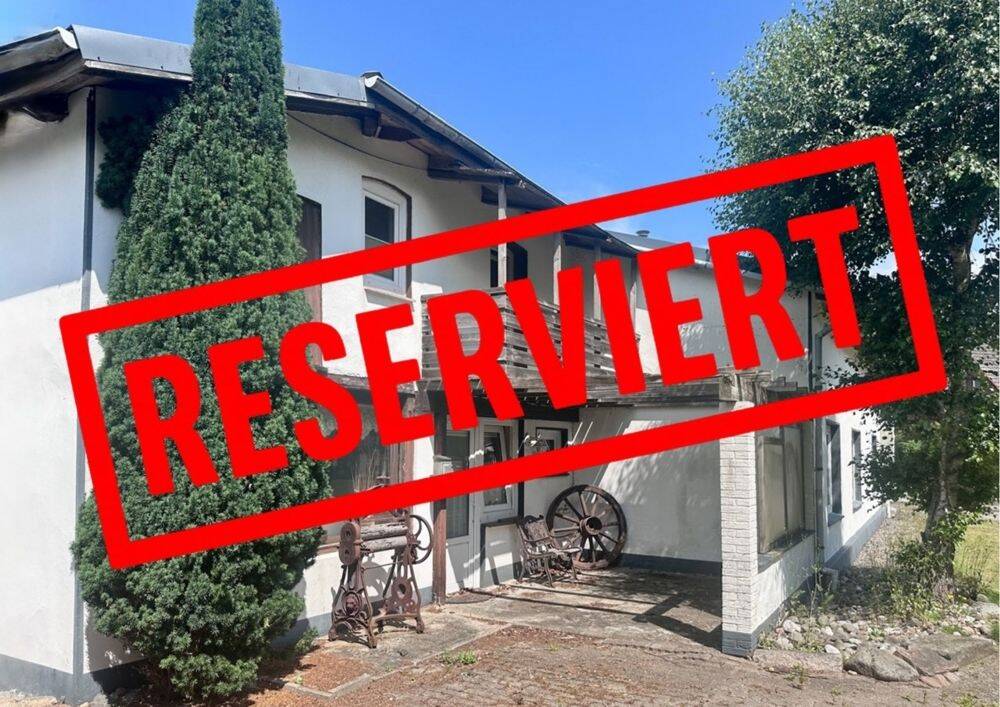 Vielseitig nutzbares Wohnhaus mit Einliegerwohnung, Garage und Doppelcarport in Wesselburen, 25764 Wesselburen