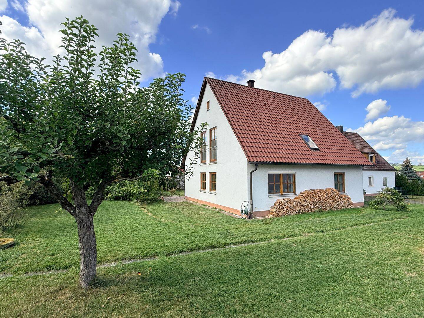 Zwei Einfamilienhäuser mit großzügigem und sonnigem Garten, 90542 Eckental