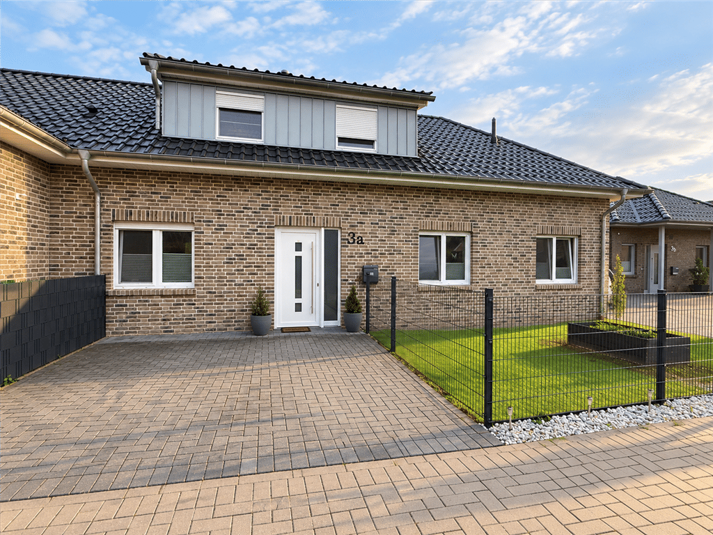 Moderne Doppelhaushälfte mit Saunahaus in Lohne – durchdachter Grundriss und attraktive Ausstattung, 49393 Lohne (Oldenburg)