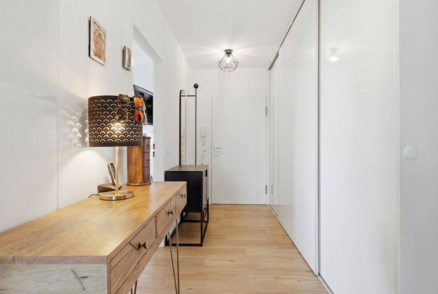 Einziehen und wohlfühlen – 3-Zimmer-Wohnung – Top renoviert – über den Dächern von Ismaning, 85737 Ismaning