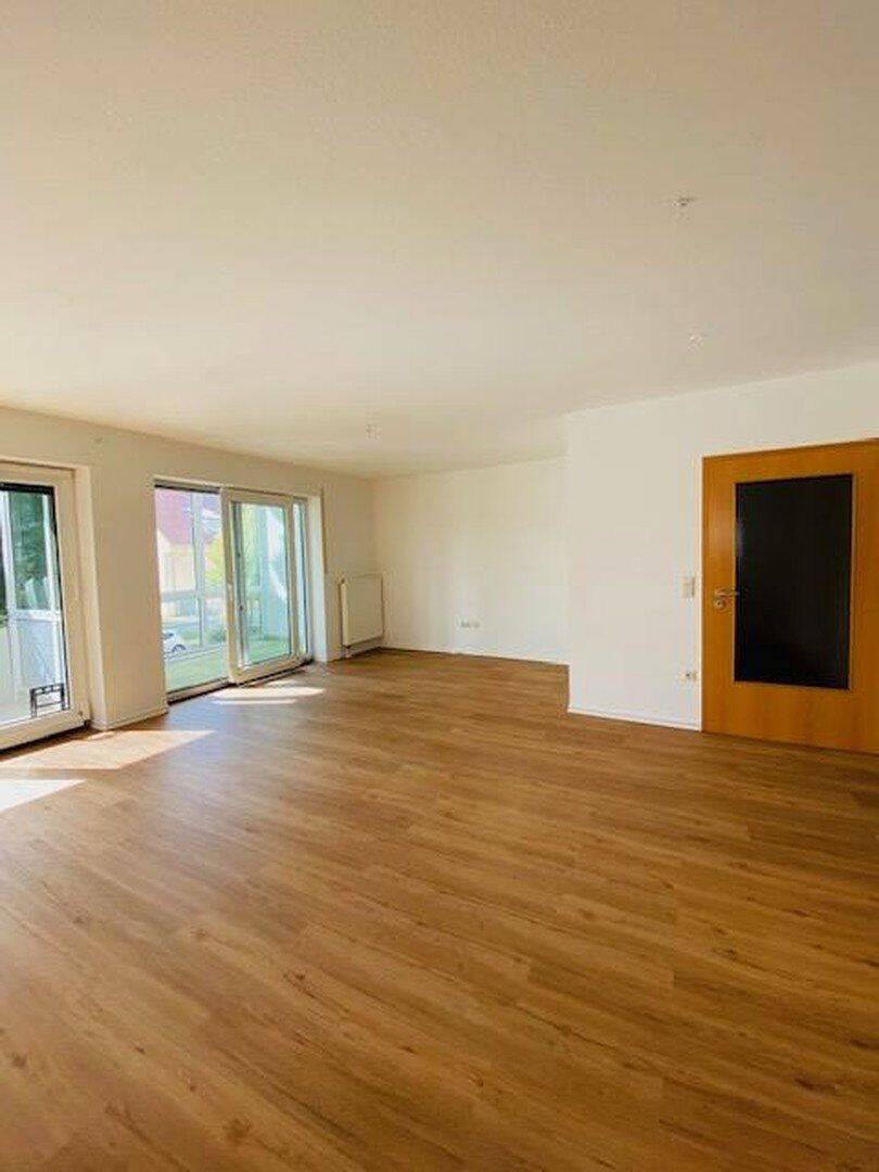 Helle 3 Zimmerwohnung mit Balkon,Wintergarten und Tiefgaragenstellplatz, 91438 Bad Windsheim