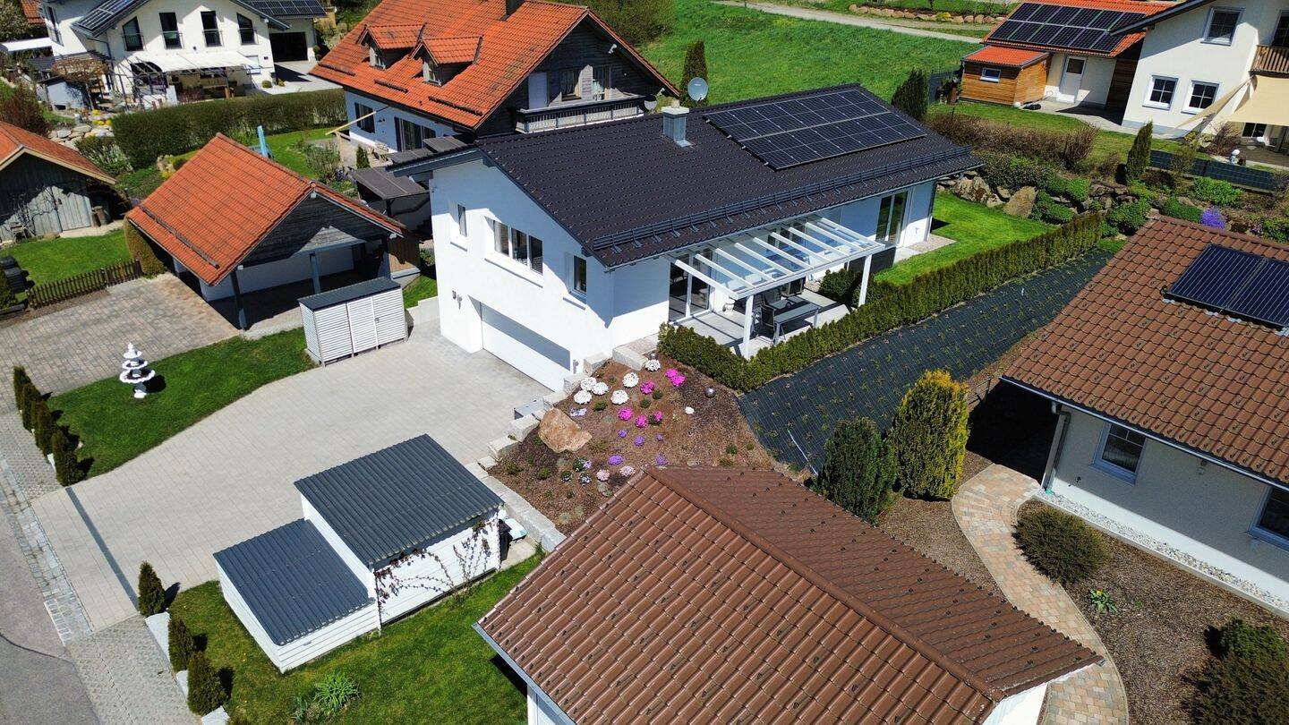 Ihr Traum vom modernen, energieeffizienten Zuhause – Neuwertiges Einfamilienhaus in Böbrach, 94255 Böbrach