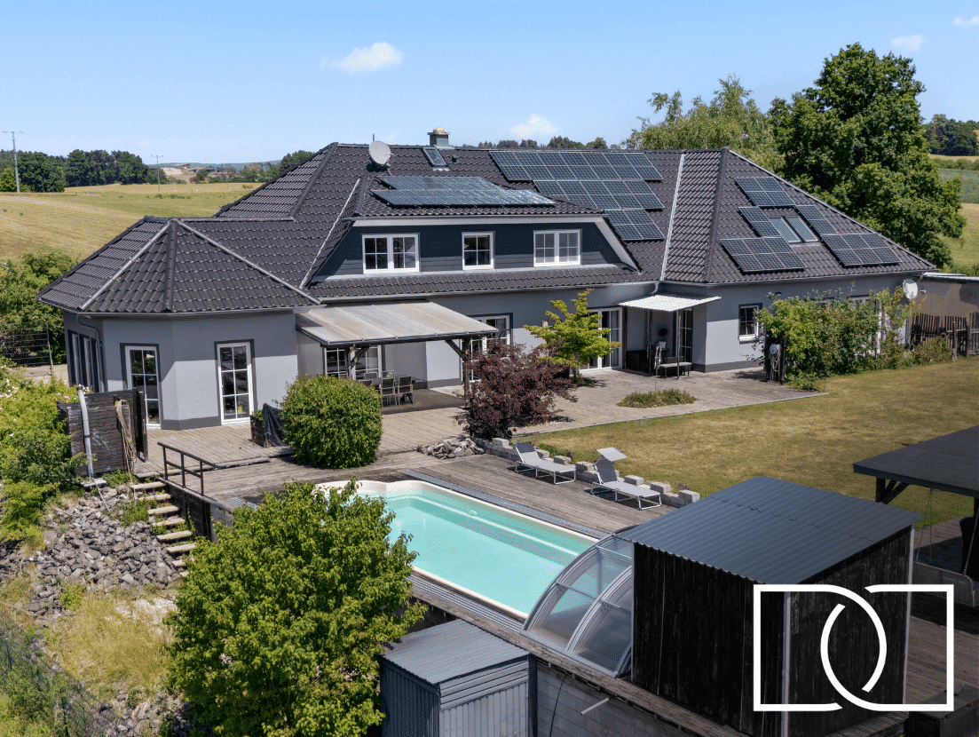 5.176m² Grundstücksfläche! Energieeffiziente Luxusvilla in ruhiger Lage mit Pool, 95473 Creußen