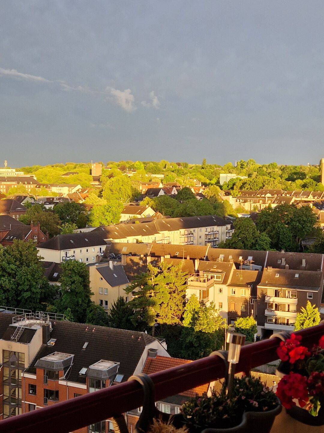 Helle 3-Zimmer Wohnung mit traumhaften Blick über ganz Mülheim, 45468 Mülheim an der Ruhr (Eppinghofen Holthausen Mitte Mitte-Ost)