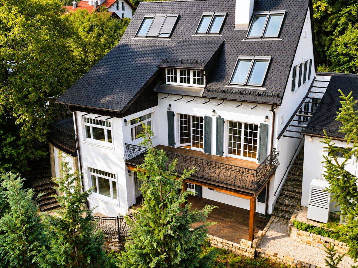 Kernsanierte Villa mit Charakter und Weitblick bis zu den Alpen, 85614 Kirchseeon