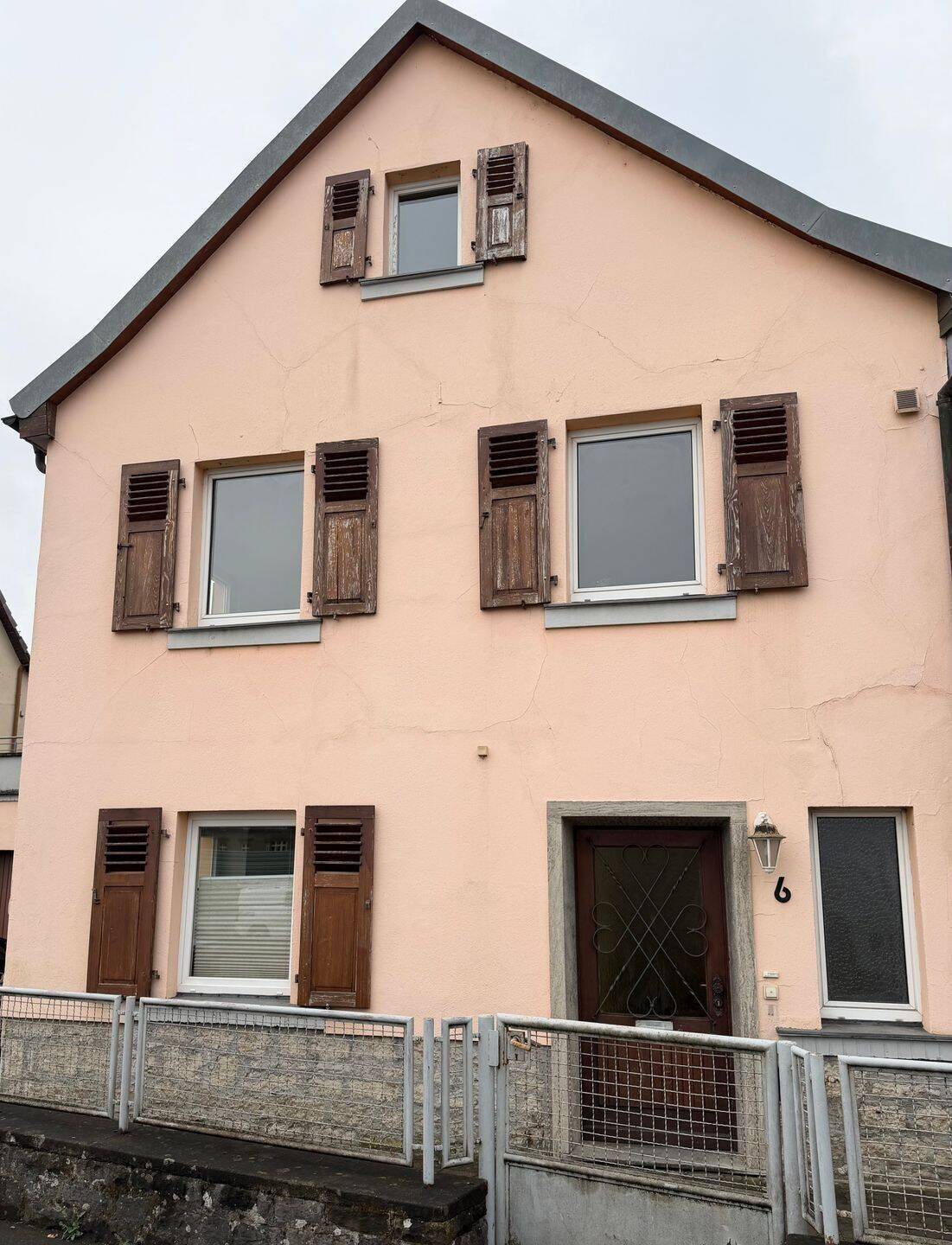 Gemütliches Haus mit sechs Zimmern in Ochsenfurt, 97199 Ochsenfurt