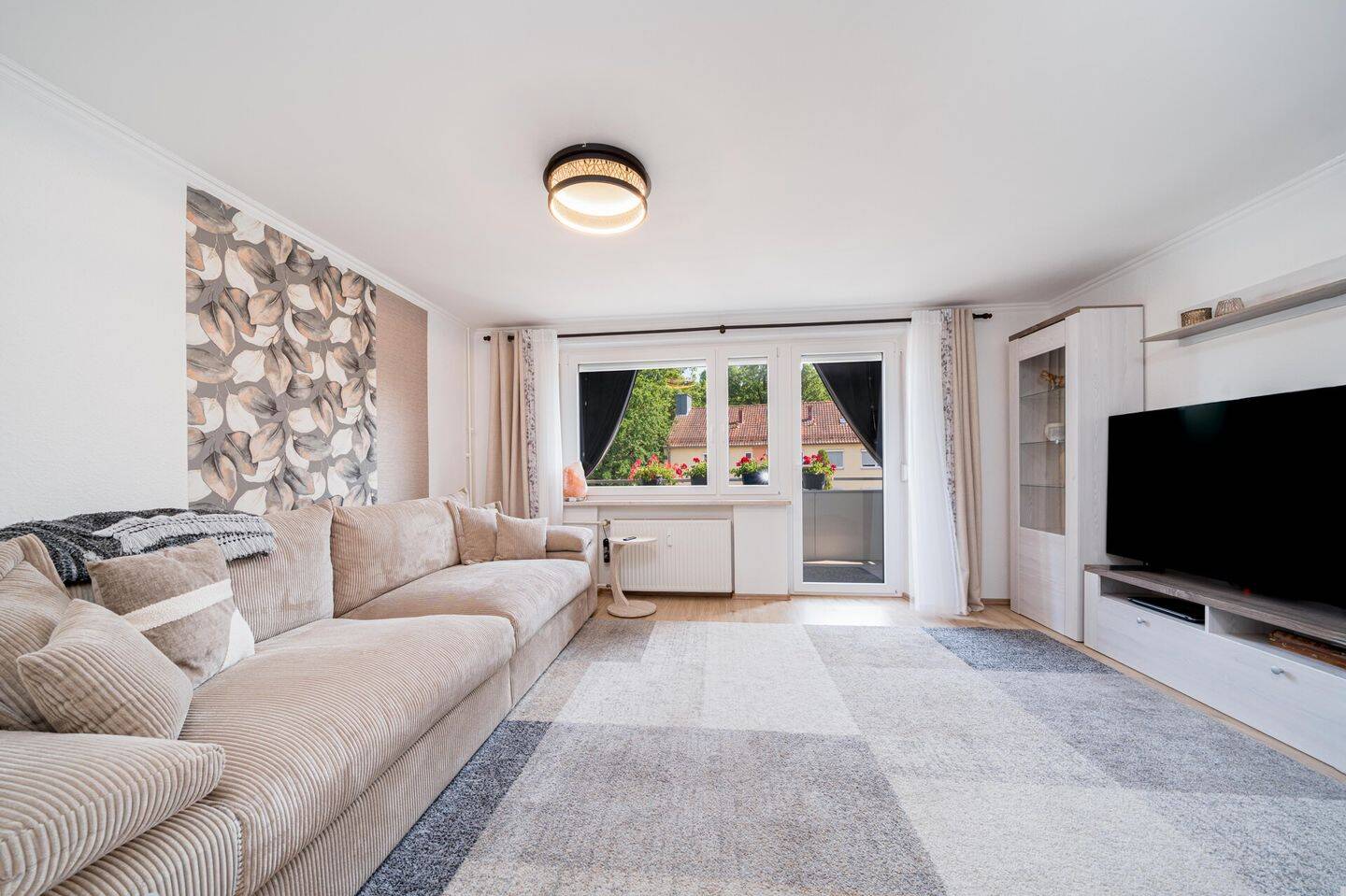 Stilvoll modernisierte 3-Zimmer-Wohnung mit großem Sonnenbalkon! Für Eigennutzer und Investoren!, 90473 Nürnberg (Langwasser)