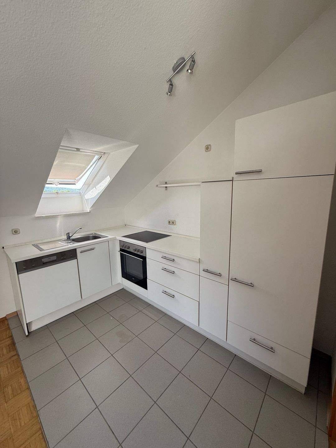 Schöne 1 ZKB Wohnung mit kleiner Dachterrasse und herrlicher Fernsicht, 66459 Kirkel