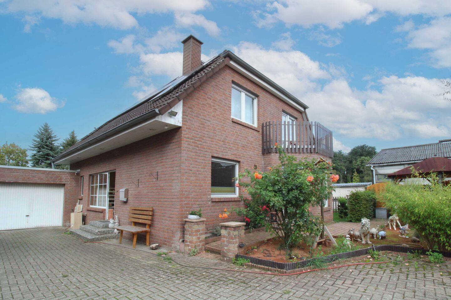 Ihr Familienparadies in Garbsen-Horst: Großzügiges Einfamilienhaus mit weitläufigem Garten, 30826 Garbsen