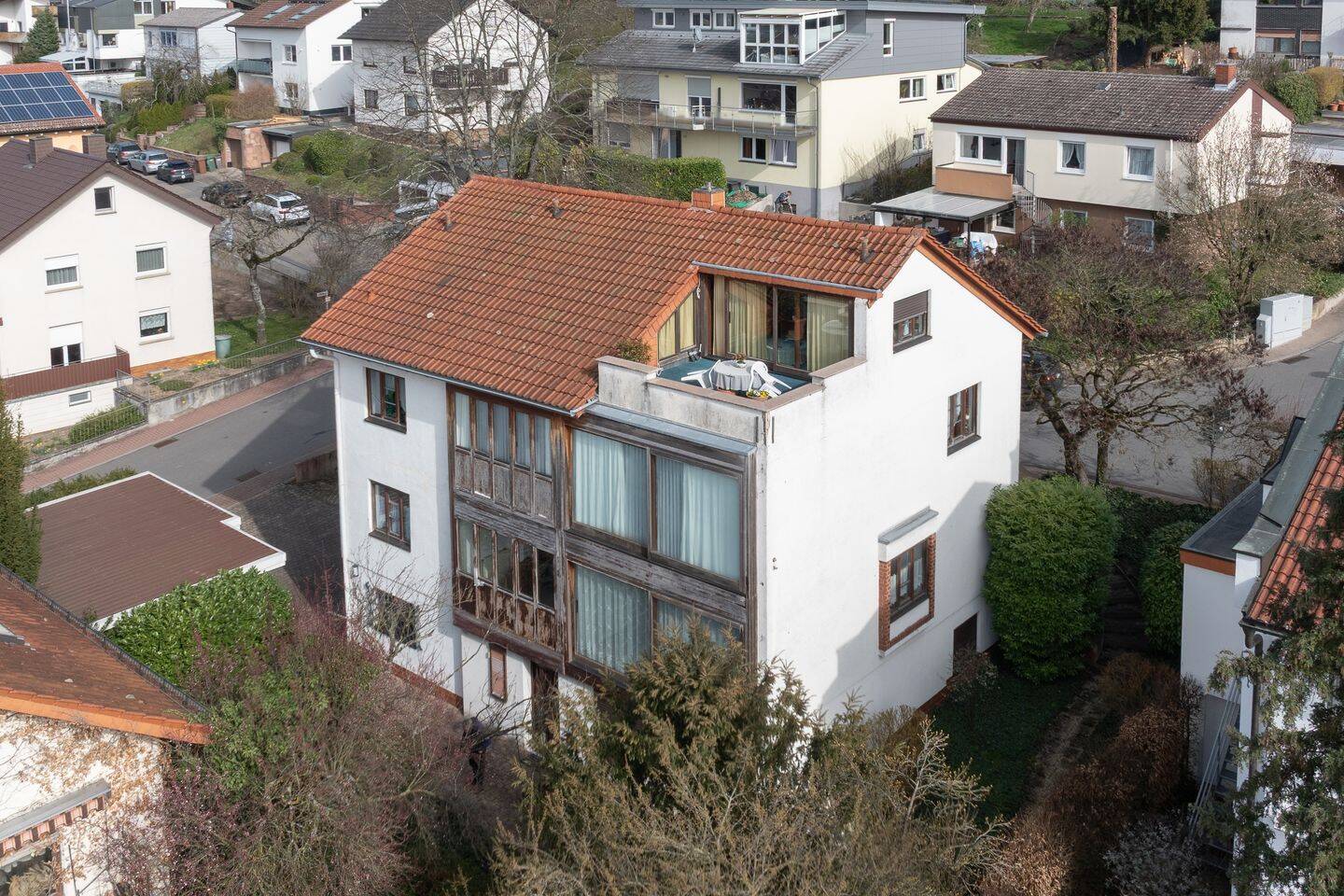 Vielseitig nutzbares, gepflegtes Dreifamilienhaus in Hanglage von Nußloch, 69226 Nußloch