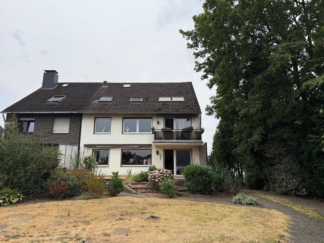 Fast ein Haus! ETW im Erdgeschoss mit Doppelgarage und Garten !, 47495 Rheinberg