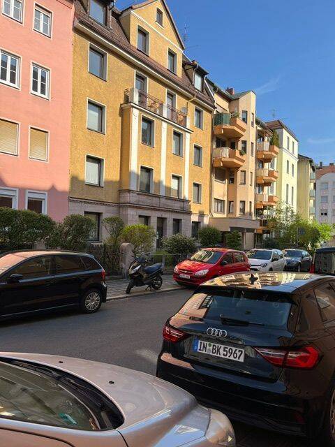 Helle und sehr gepflegte 2 Zimmer Wohnung mit Balkon und Einbauküche, auch für eine WG geeignet, 90429 Nürnberg