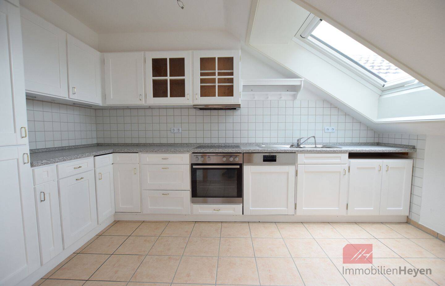 Im Zentrum von Eglofs: 2-Zimmer-Dachgeschosswohnung mit Balkon, 88260 Argenbühl