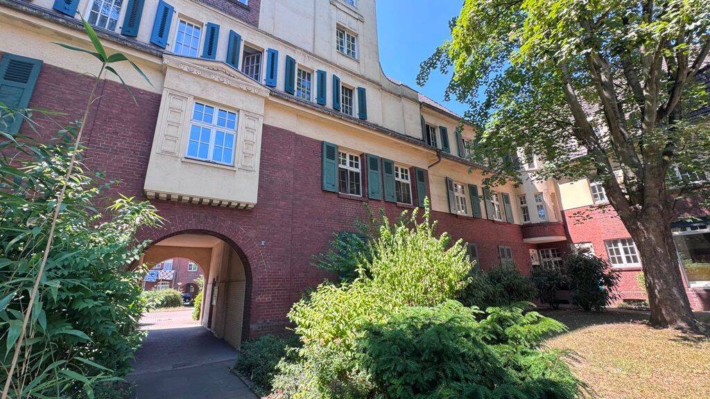 ACHTUNG SOMMERAKTION ! * Frei ab 01.10. ! * Große 3,5- Raum Wohnung in Duisburg- Hüttenheim !, 47259 Duisburg (Huckingen Hüttenheim Mündelheim Ungelsheim Wanheim-Angerhausen)