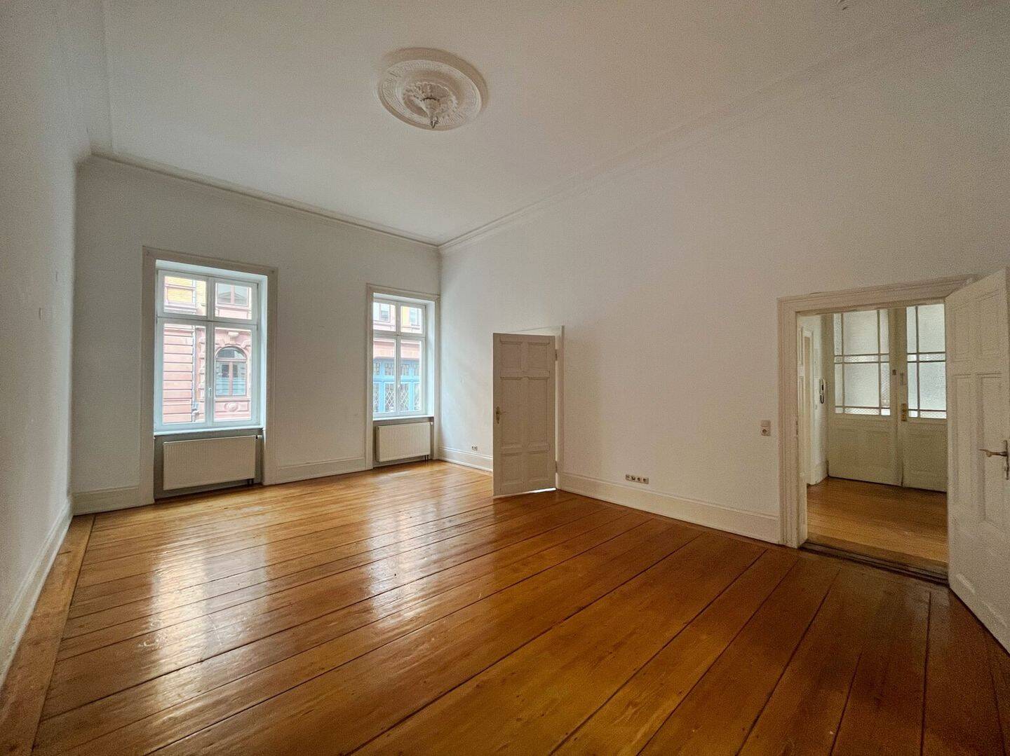 Stilvolle 4-Zimmer-Altbauwohnung in Wiesbaden, Bahnhofsnähe, 65185 Wiesbaden (Wiesbaden)