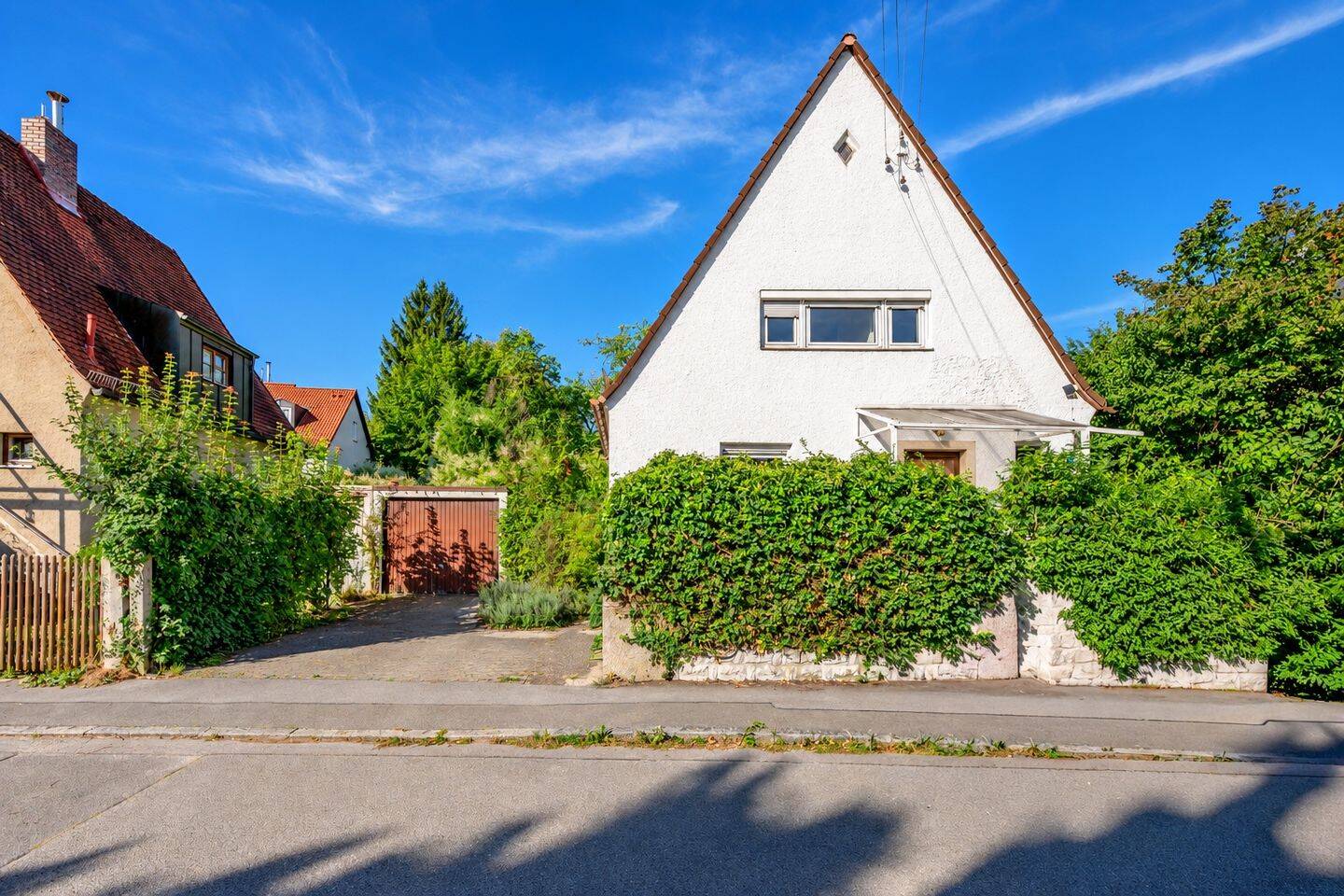 AIGNER – Einfamilienhaus mit idyllischem Garten und viel Raum für neue Ideen, 81241 München (Aubing-Lochhausen-Langwied Pasing-Obermenzing)