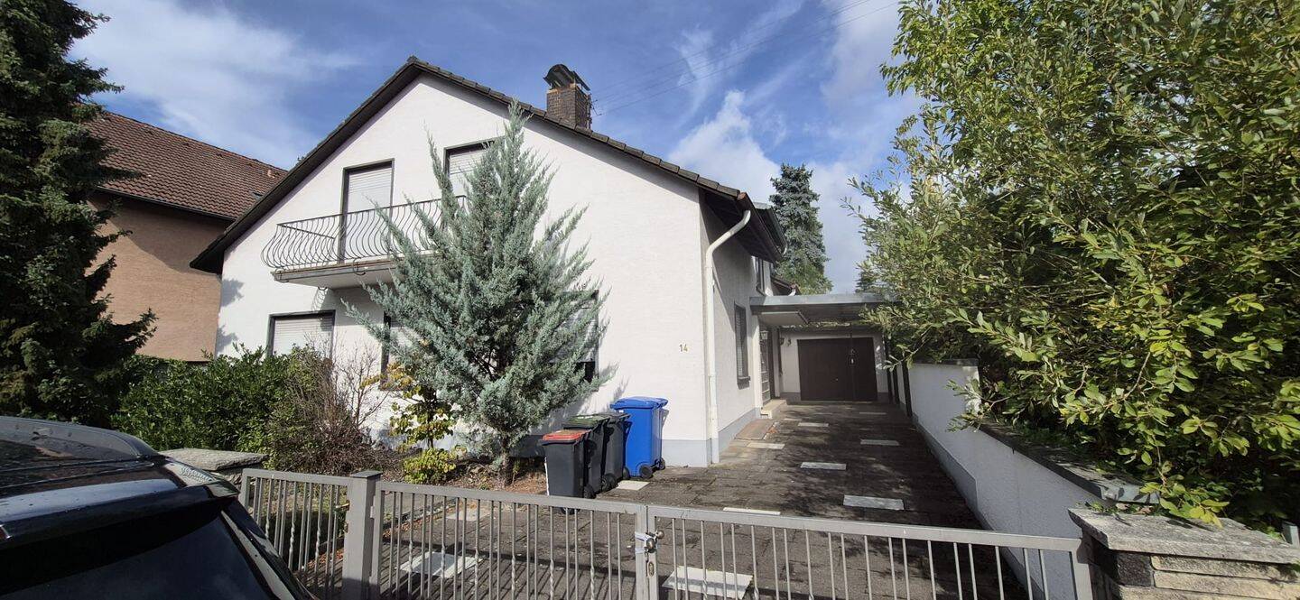 Top Lage sanierungbedürftiges Haus mit großer Wohnfläche, 76149 Karlsruhe (Neureut Nordstadt)