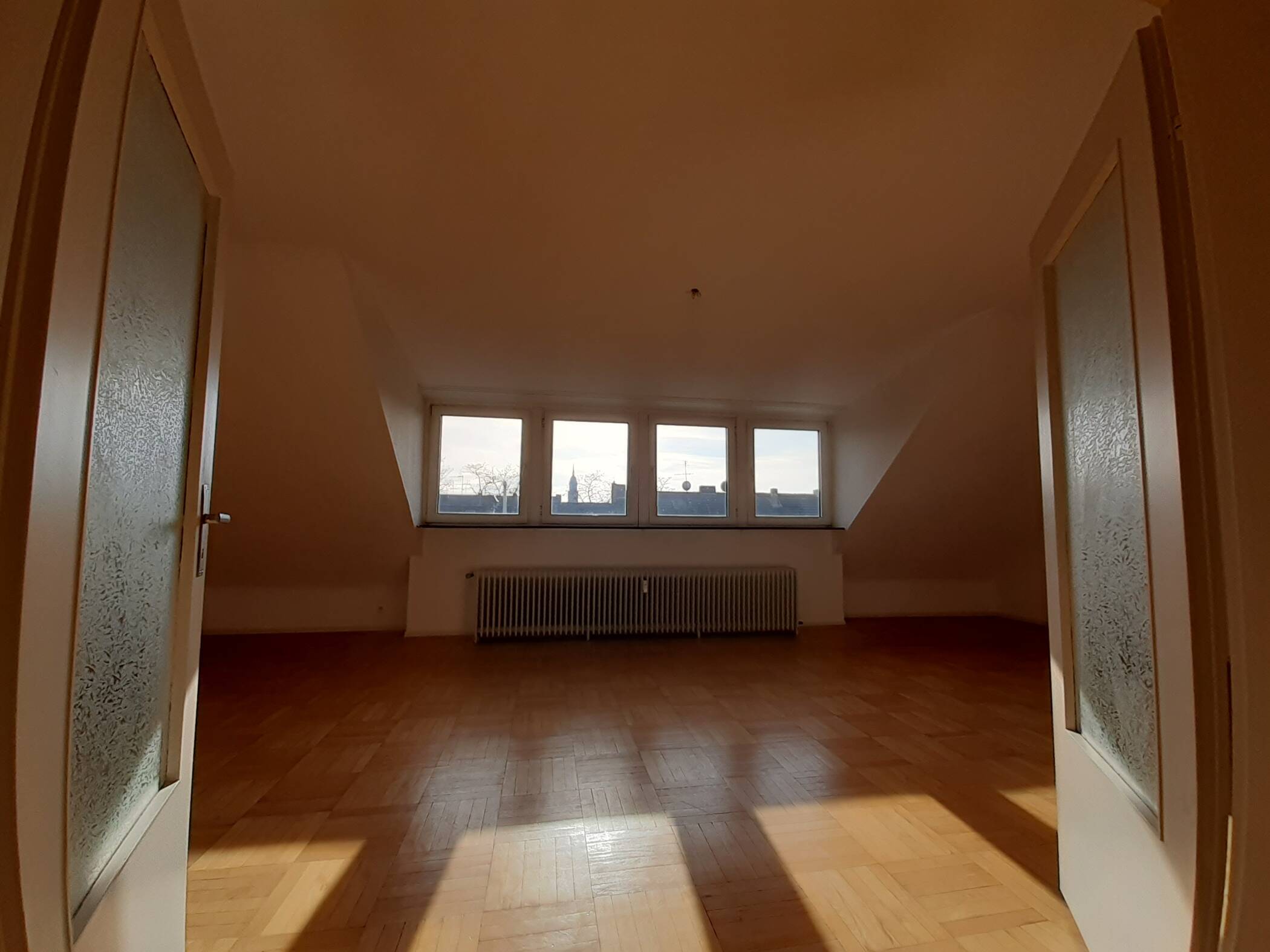 Lichtdurchflutete 2,5 Zimmer Wohnung in Top Lage, 47798 Krefeld (Cracau Dießem/Lehmheide Inrath/Kliedbruch Kempener Feld/Baakeshof Stadtmitte)