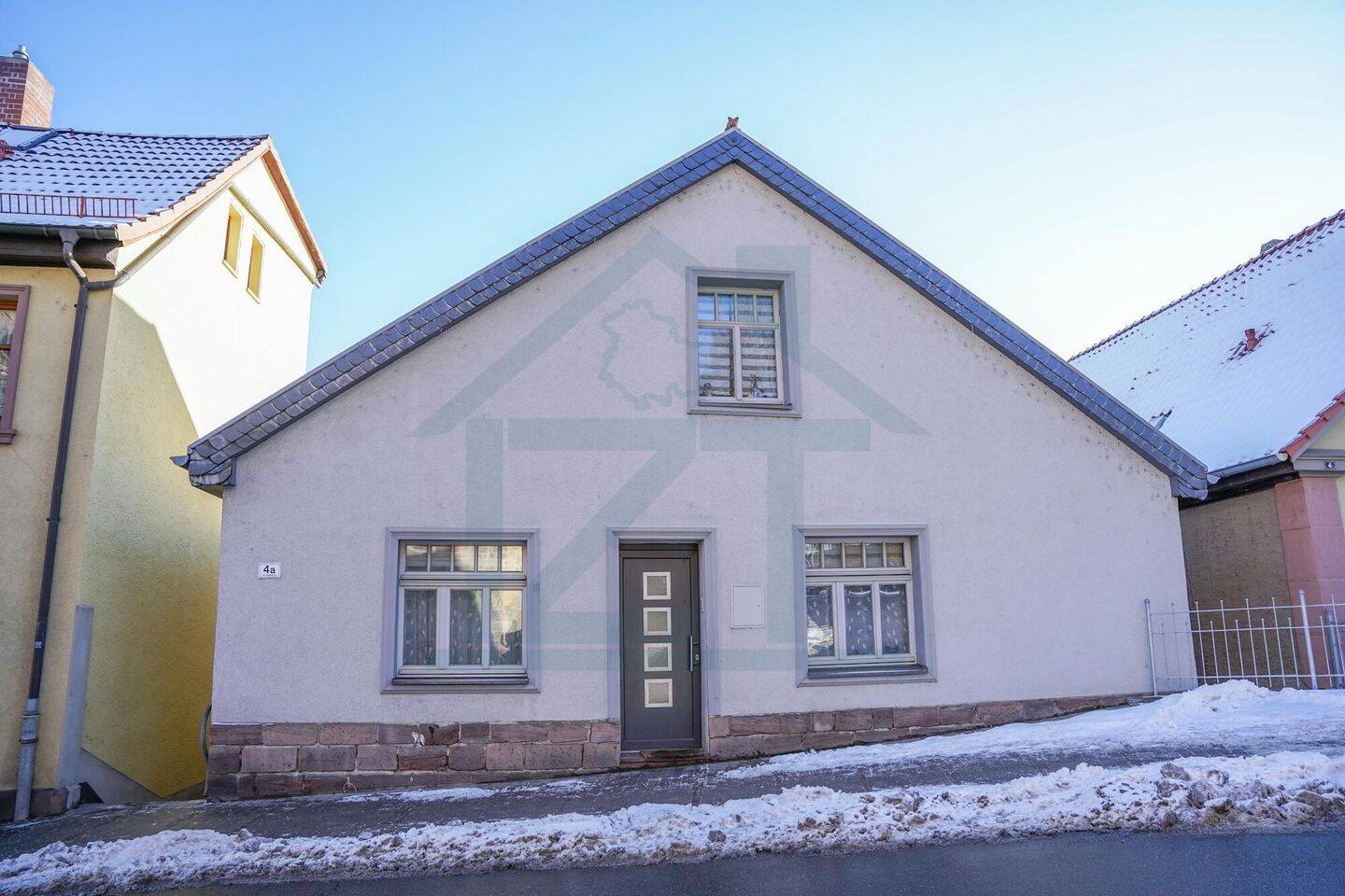 Maisonetteartige 4-Raum-Wohnung mit separatem Strassenzugang, 7768 Kahla