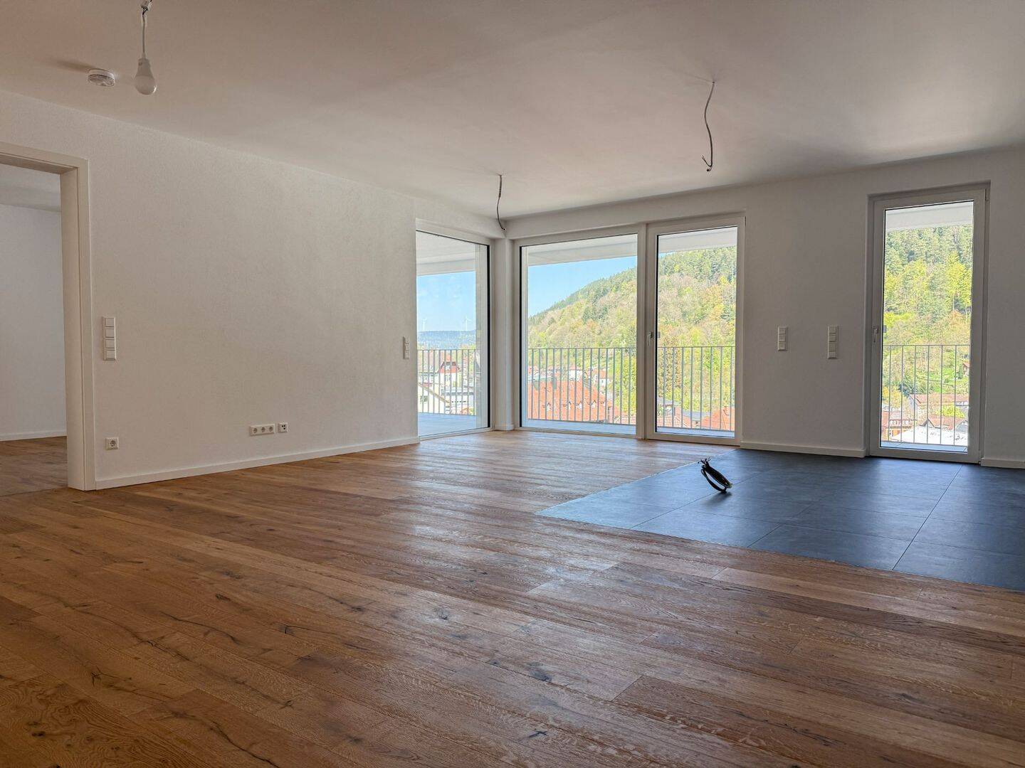 Panoramablick trifft Wohnkomfort: Exklusive 3-Zimmer-Wohnung mit amerikanischem Flair, 75323 Bad Wildbad