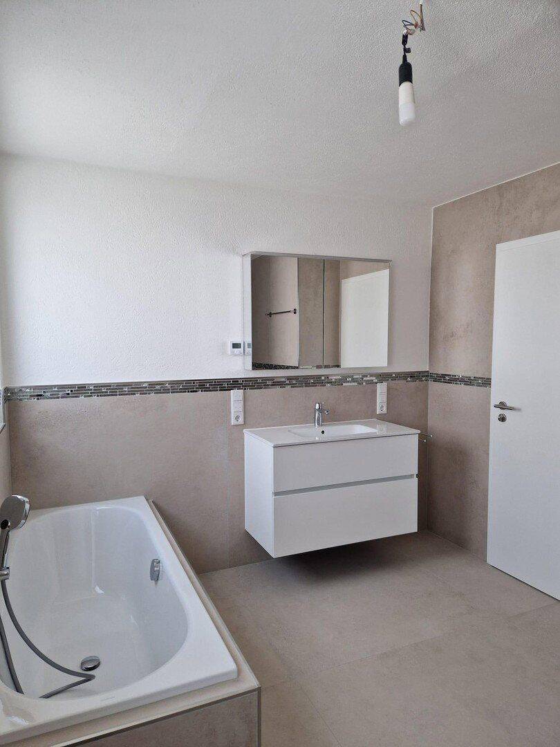 Hochwertige 3-Zimmerwohnung mit Erstbezug nach Kernsanierung – Ihr neues Zuhause auf Neubauniveau!, 76228 Karlsruhe
