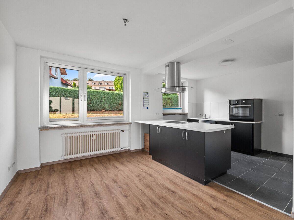 Attraktive 4-Zimmer-Hochparterre-Wohnung mit Balkon, Stellplatz und großzügiger Wohnfläche, 54293 Trier