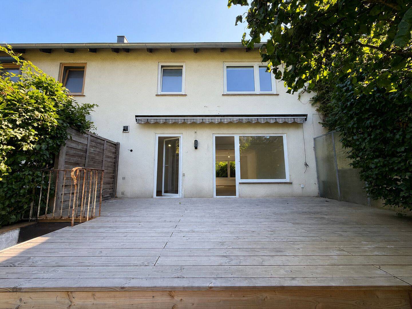 Nachhaltig wohnen: Mittelreihenhaus mit Wärmepumpe, PV-Anlage und ausgebautem Dachgeschoss in Volksdorf, 22359 Hamburg (Wandsbek Bergstedt Rahlstedt Volksdorf)