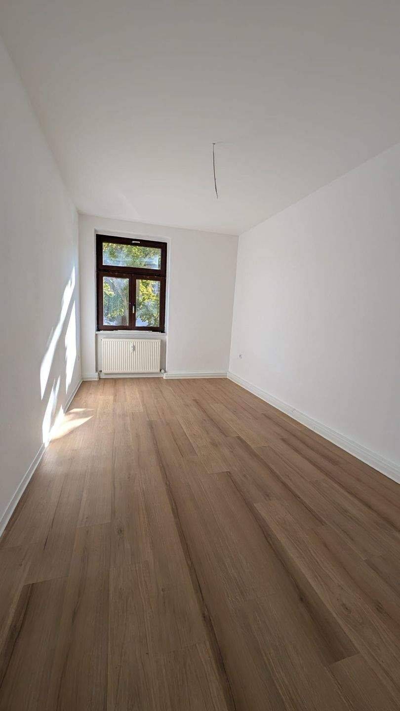 3 Raum Wohung mit Loggia, 6712 Zeitz