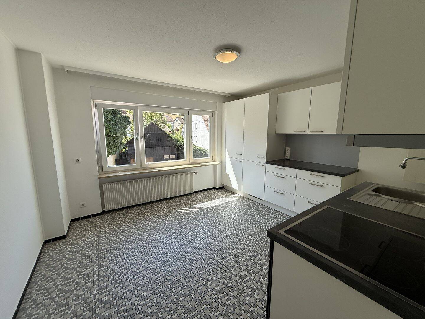 Helle 2,5-Zimmer-Wohnung mit EBK, Balkon und Stellplatz in Inzlingen, 79594 Inzlingen