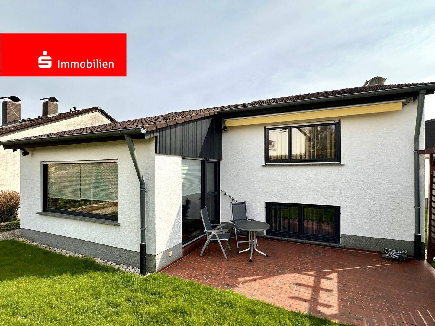 Einfamilienhaus mit Garage und Garten in Friedrichsdorf, 61381 Friedrichsdorf