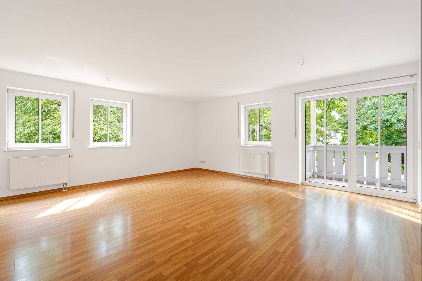 Attraktive 3-Zimmer-Wohnung mit Balkon, Tiefgaragenstellplatz und Außenstellplatz, 84048 Mainburg
