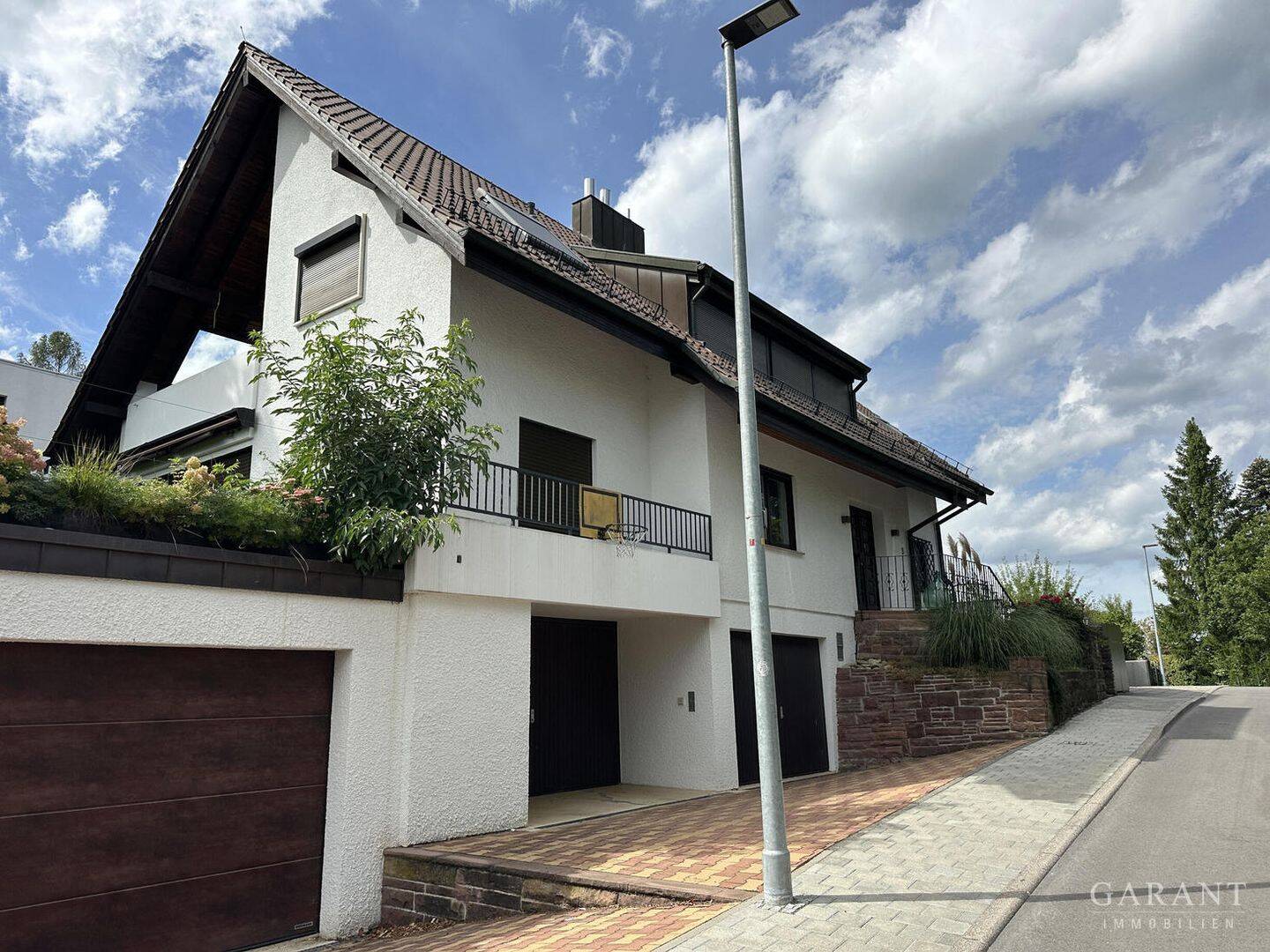 Haus im Haus mit Garten und zwei Garagen in bester Lage!, 70563 Stuttgart (Vaihingen)
