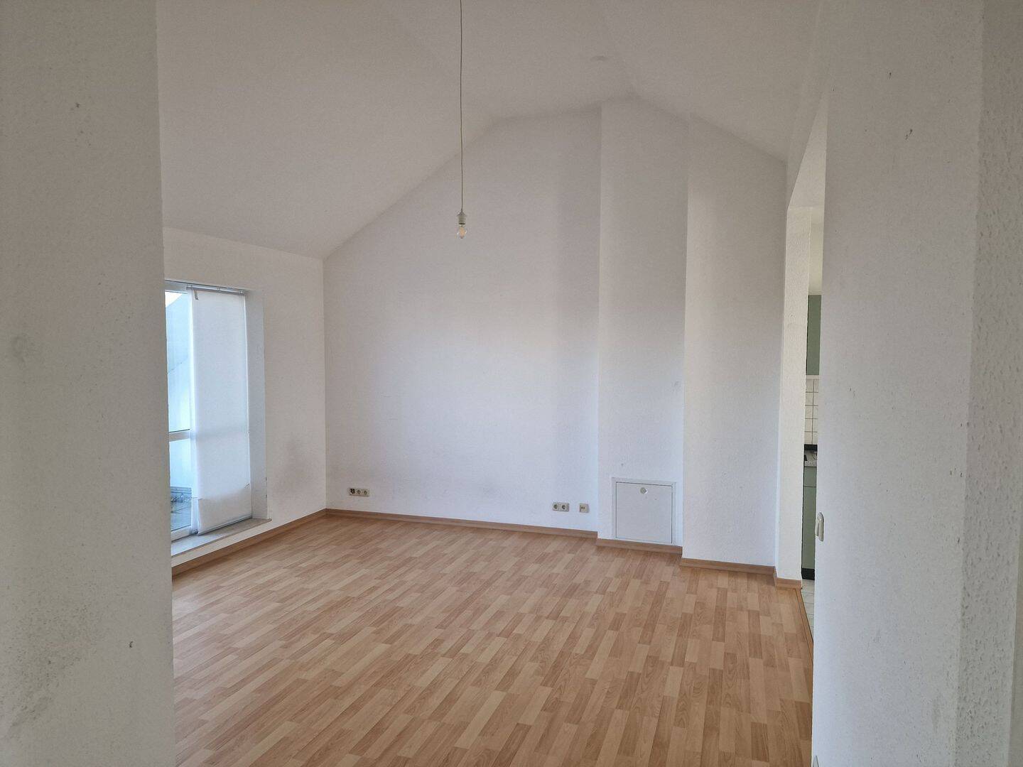 Charmante Dachgeschosswohnung in Leipzig mit großem Balkon, 4158 Leipzig (Güterverkehrszentrum Lindenthal Lützschena-Stahmeln Wiederitzsch)