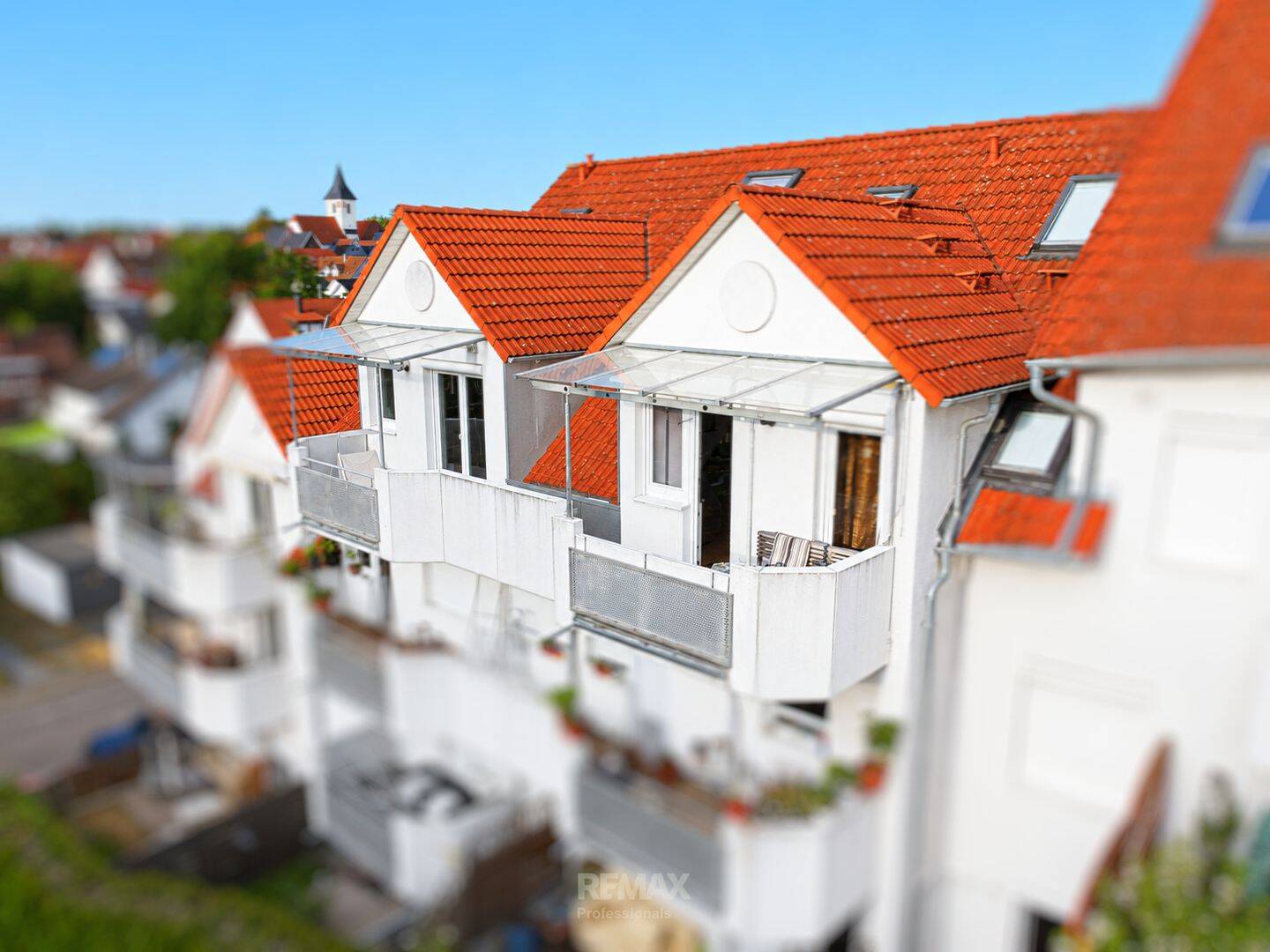 Ein Zuhause der besonderen Art – Maisonette-Galerie-DG-Whg. mit Blick ins Grüne, 71409 Schwaikheim