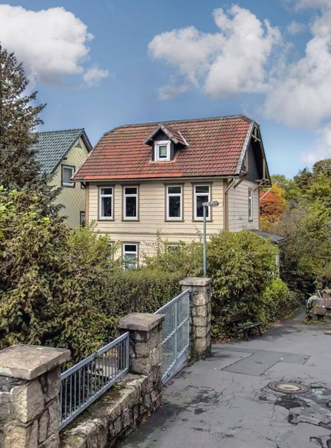 Einfamilienhaus mit Charme, großzügigen Räumen und viel Gestaltungsspielraum, 37444 Braunlage