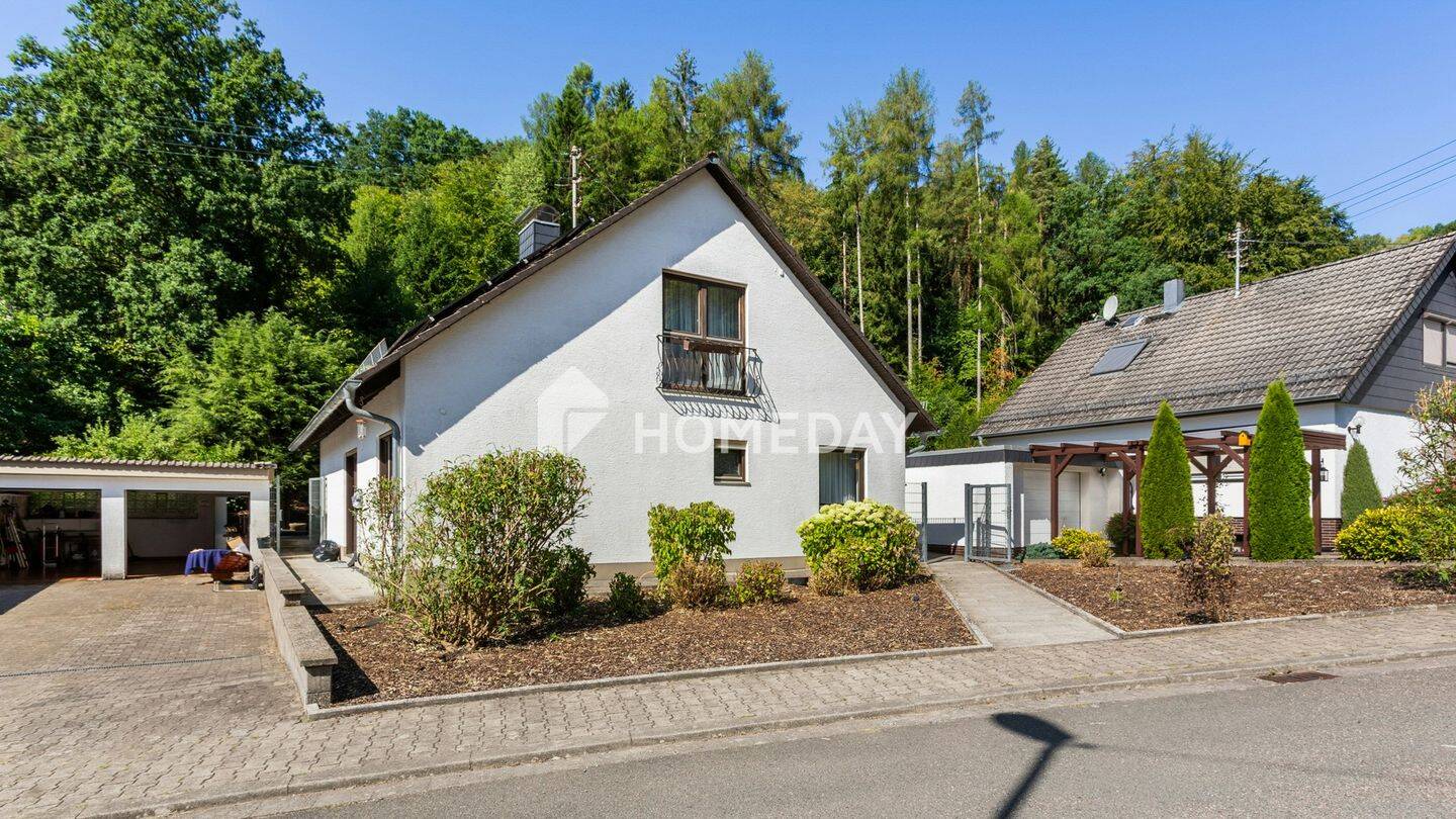 Modernisiertes Einfamilienhaus mit PV-Anlage, großem Garten und Doppelgarage in Krickenbach, 67706 Krickenbach
