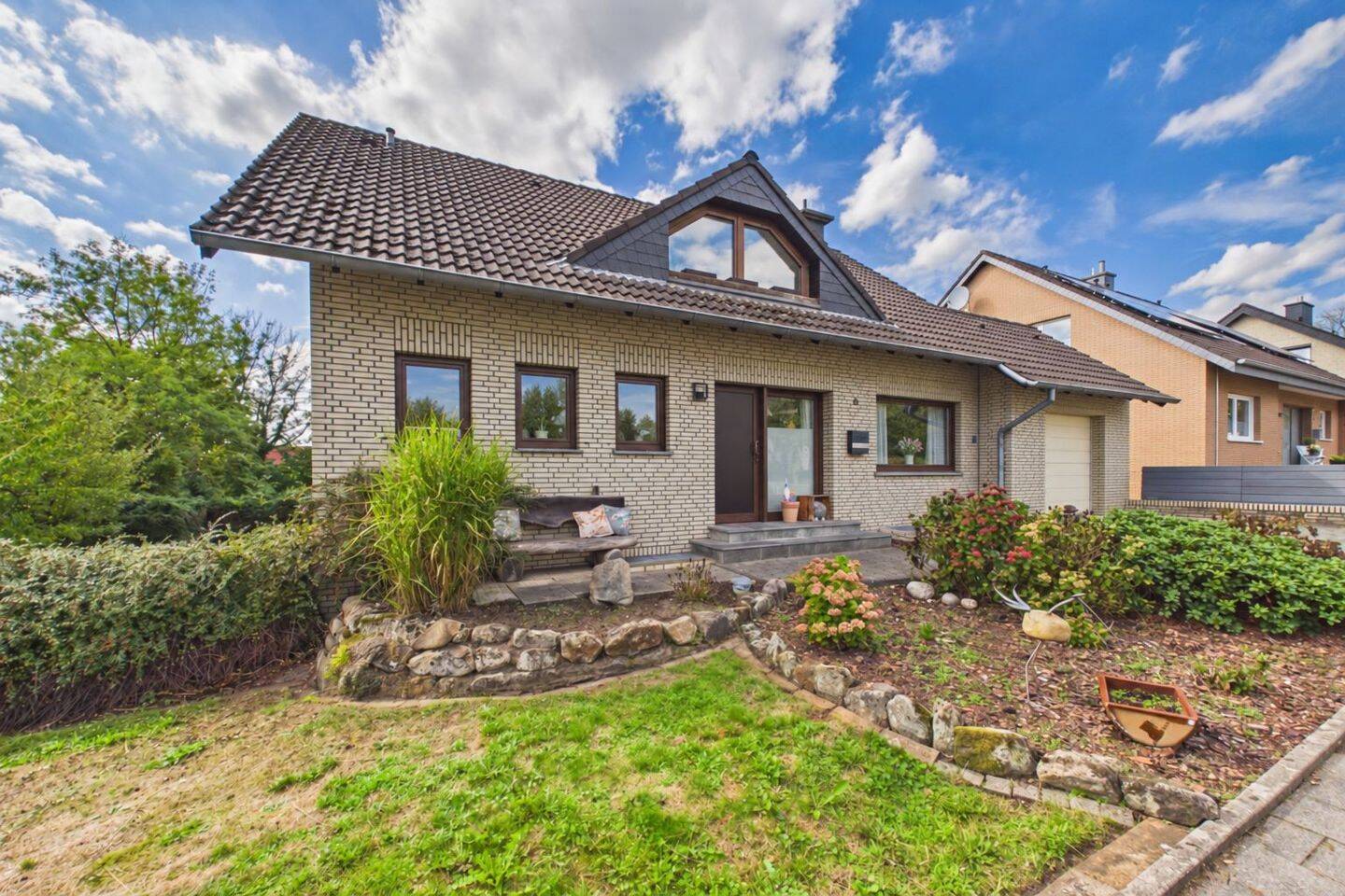 Sofort bezugsfrei: Einfamilienhaus mit Einliegerwohnung und Garage in Lengerich, 49525 Lengerich