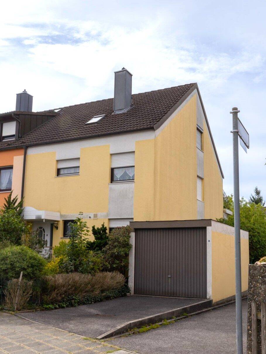 Absolut gepflegtes REH in bevorzugter Wohnlage Nbg.- Pillenreuth b. Weiherhaus / Haus kaufen, 90455 Nürnberg